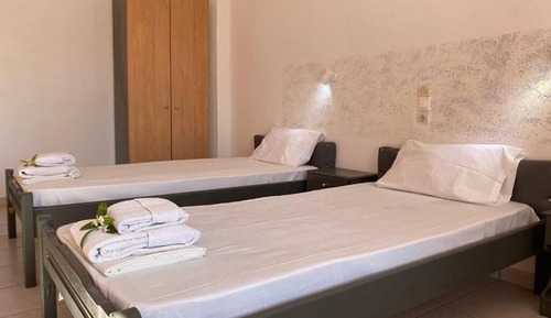 Basic-Dreibettzimmer, Nichtraucher, Poolblick