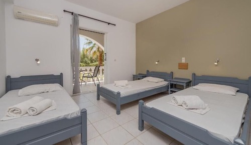 Basic-Dreibettzimmer, Gartenblick