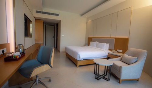Royal-Doppelzimmer, Terrasse, Poolblick