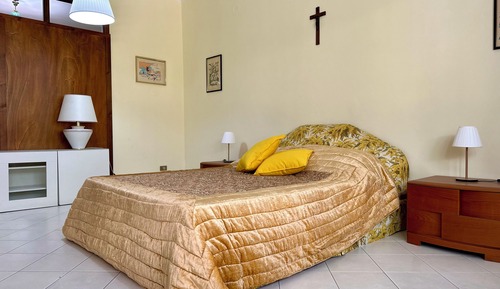 Familien-Dreibettzimmer, Blick auf den Innenhof