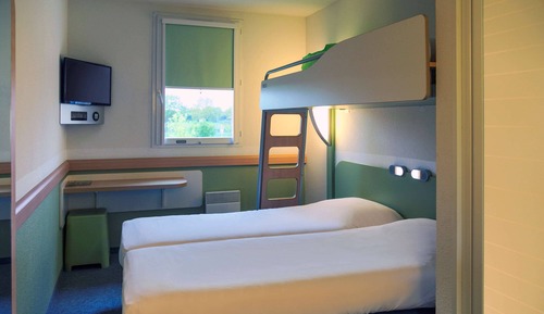 Dreibettzimmer, Mehrere Betten