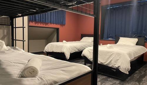 Zimmer, Mehrere Betten, Eckzimmer