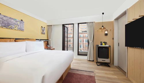 Zimmer, 1 King-Bett, Balkon, Stadtblick