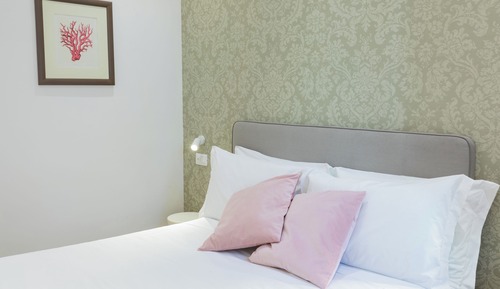 Standard-Doppel- oder -Zweibettzimmer