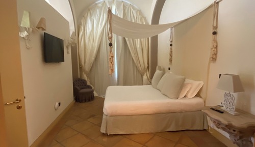 Comfort Room, Balcony