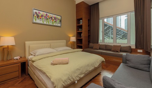 Apartment, Balkon, Blick auf den Innenhof