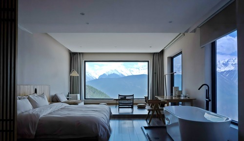 Elite-Doppelzimmer, Hügelblick