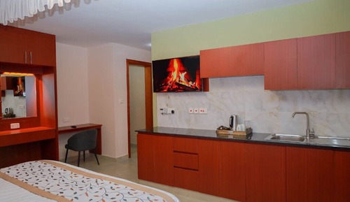 Deluxe-Doppelzimmer, Balkon, Hügelblick