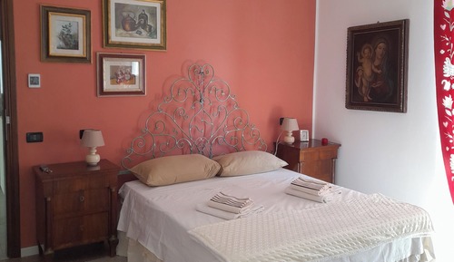 Classic-Dreibettzimmer, Balkon, Hügelblick