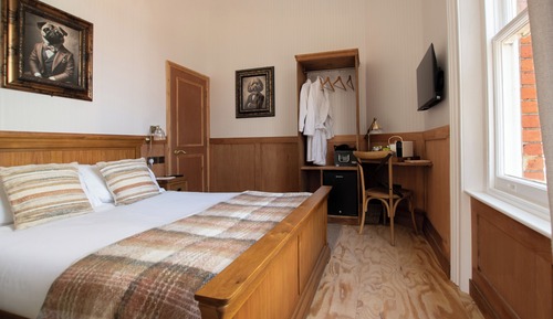 Standard-Doppel- oder -Zweibettzimmer