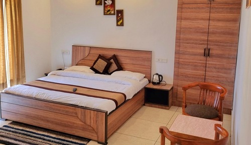 Standard-Doppelzimmer, Blick auf die Anlage