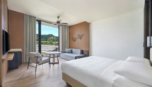 Premier-Zimmer, 1 King-Bett, Balkon, Flussblick
