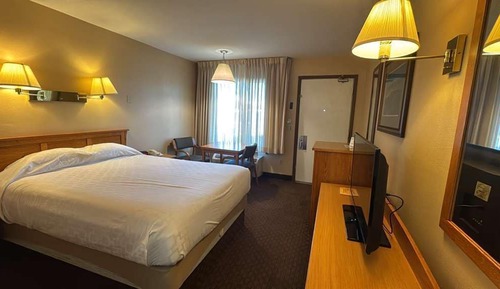 Queen Bed Non-Smoking with Pet Friendly