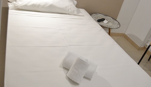 Basic-Doppelzimmer zur Einzelnutzung, 1 großes Einzelbett, eingeschränkter Meerblick