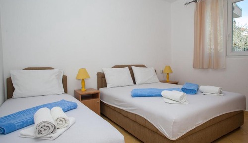 Apartment (One Bedroom Apartment with Sea View 1)