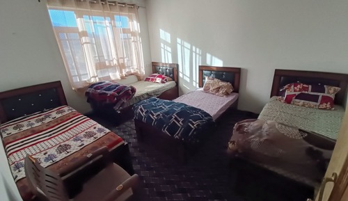 Basic-Vierbettzimmer, Bergblick