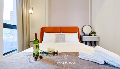 The Grand Curve Suites