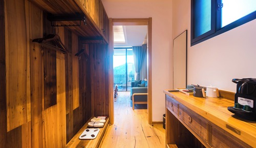 Suite, Hügelblick