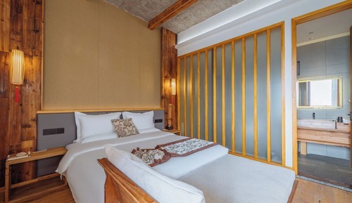 Elite-Doppelzimmer, Balkon, Blick auf den Innenhof
