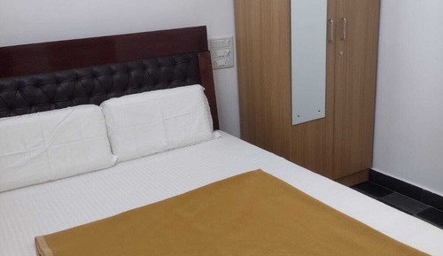 Standard-Doppelzimmer, Hügelblick