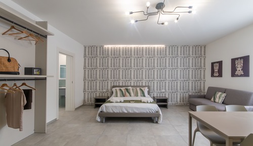 Comfort-Zimmer, eigenes Bad, Blick auf den Innenhof