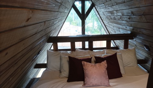 Romantisches Chalet, 1 Doppelbett und Schlafsofa, Whirlpool, zum Innenhof hin