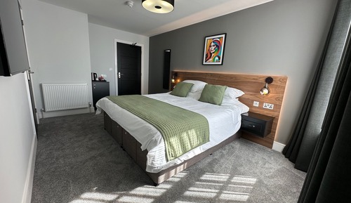 Doppel- oder Zweibettzimmer