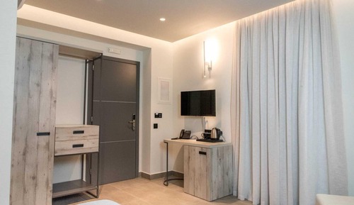 Comfort-Studiosuite, Balkon, Poolblick