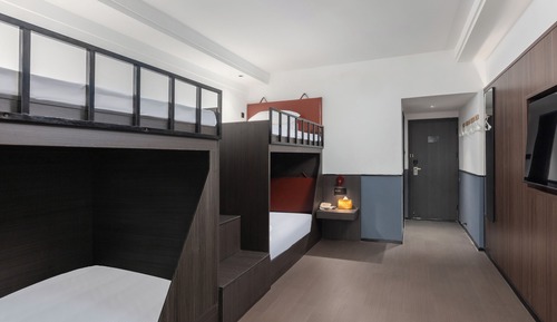 Basic-Vierbettzimmer, Stadtblick