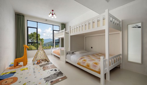 Familien-Vierbettzimmer, Hügelblick
