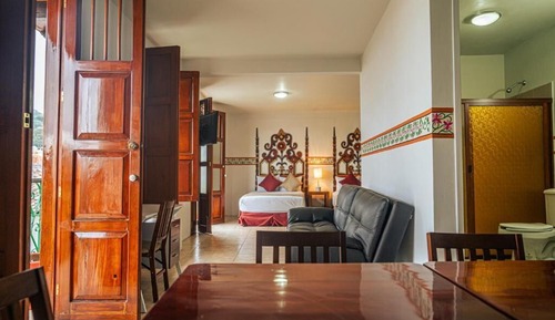 Junior-Suite, Balkon, Gartenblick