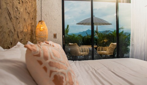 Zimmer, Terrasse, Poolblick