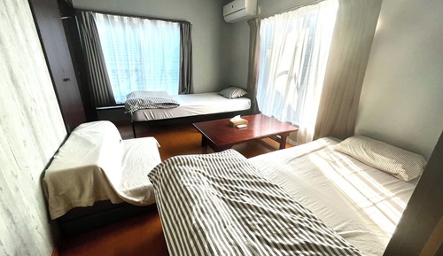 Economy-Zweibettzimmer, Balkon, Poolblick