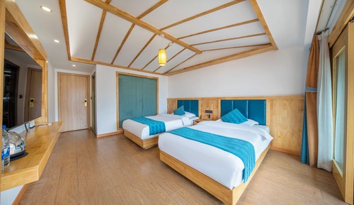 Economy-Zweibettzimmer, Bergblick