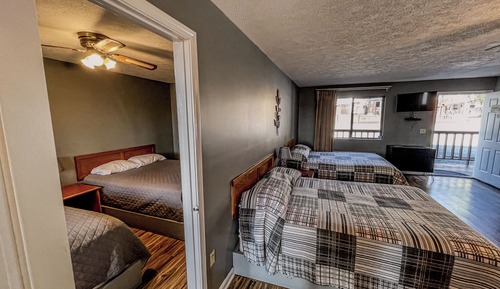 Grand-Doppelzimmer, Balkon, Hügelblick