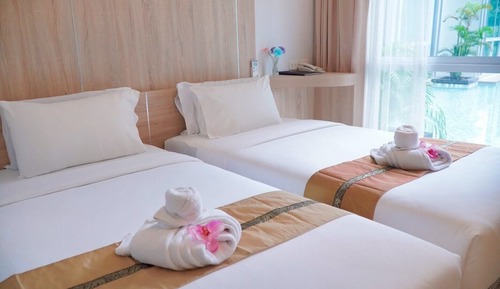 Deluxe-Doppel- oder -Zweibettzimmer, Poolseite