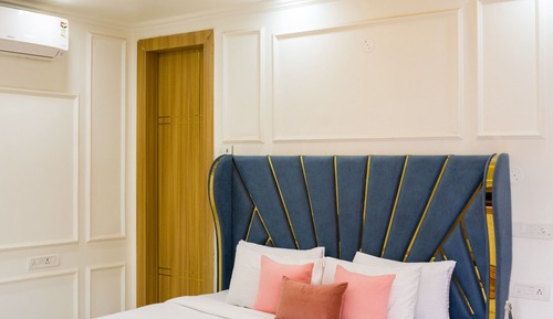 Classic-Zimmer, 1 King-Bett, barrierearme Badewanne, Balkon