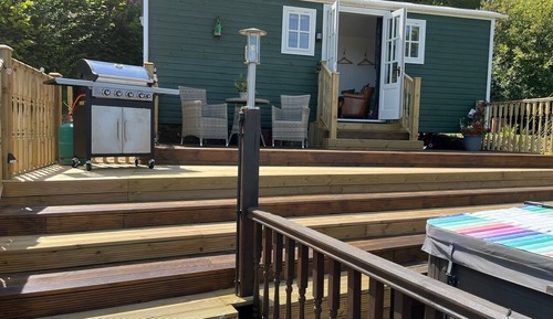 Ferienhütte, Hügelblick