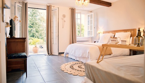 Deluxe-Dreibettzimmer, Terrasse, Gartenblick