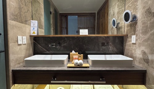 Standard-Doppelzimmer, Balkon, Blick auf den Innenhof