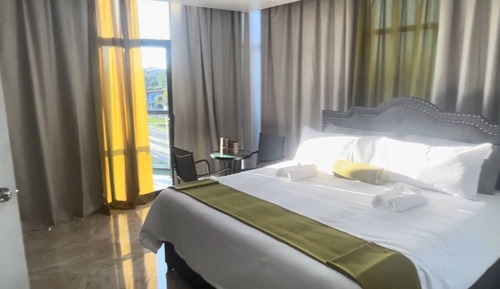 Superior-Studiosuite, 1 King-Bett, Whirlpool, Bergblick