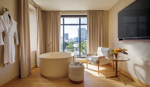 Superior-Suite, 1 King-Bett (The Green Residence Room)