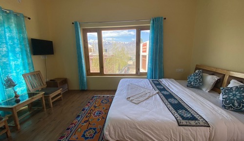 Standard-Doppelzimmer, Bergblick