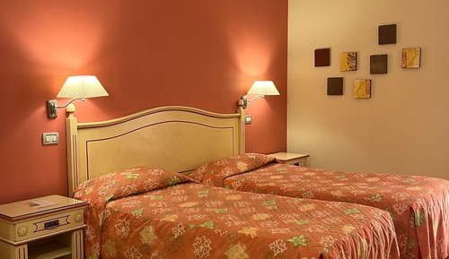 Superior-Doppel- oder -Zweibettzimmer
