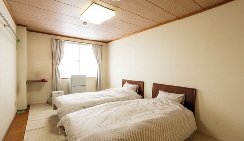 Basic-Zweibettzimmer, 2 Einzelbetten, Bergblick