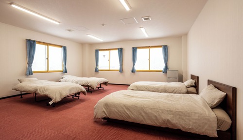 Basic-Vierbettzimmer, Mehrere Betten, Bergblick