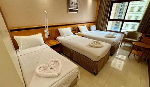 Basic-Vierbettzimmer, Stadtblick