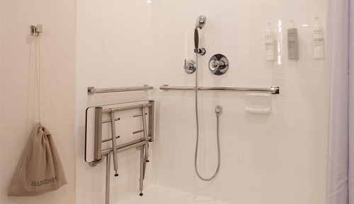 Zimmer, 2 Queen-Betten, barrierefrei (Roll-In Shower)