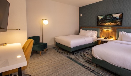 Zimmer, 2 Queen-Betten, barrierefrei, Badewanne