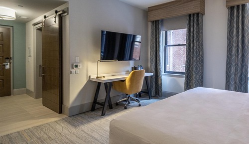 Zimmer, 1 King-Bett, barrierefrei (Mobility & Hearing, Roll-in Shower)